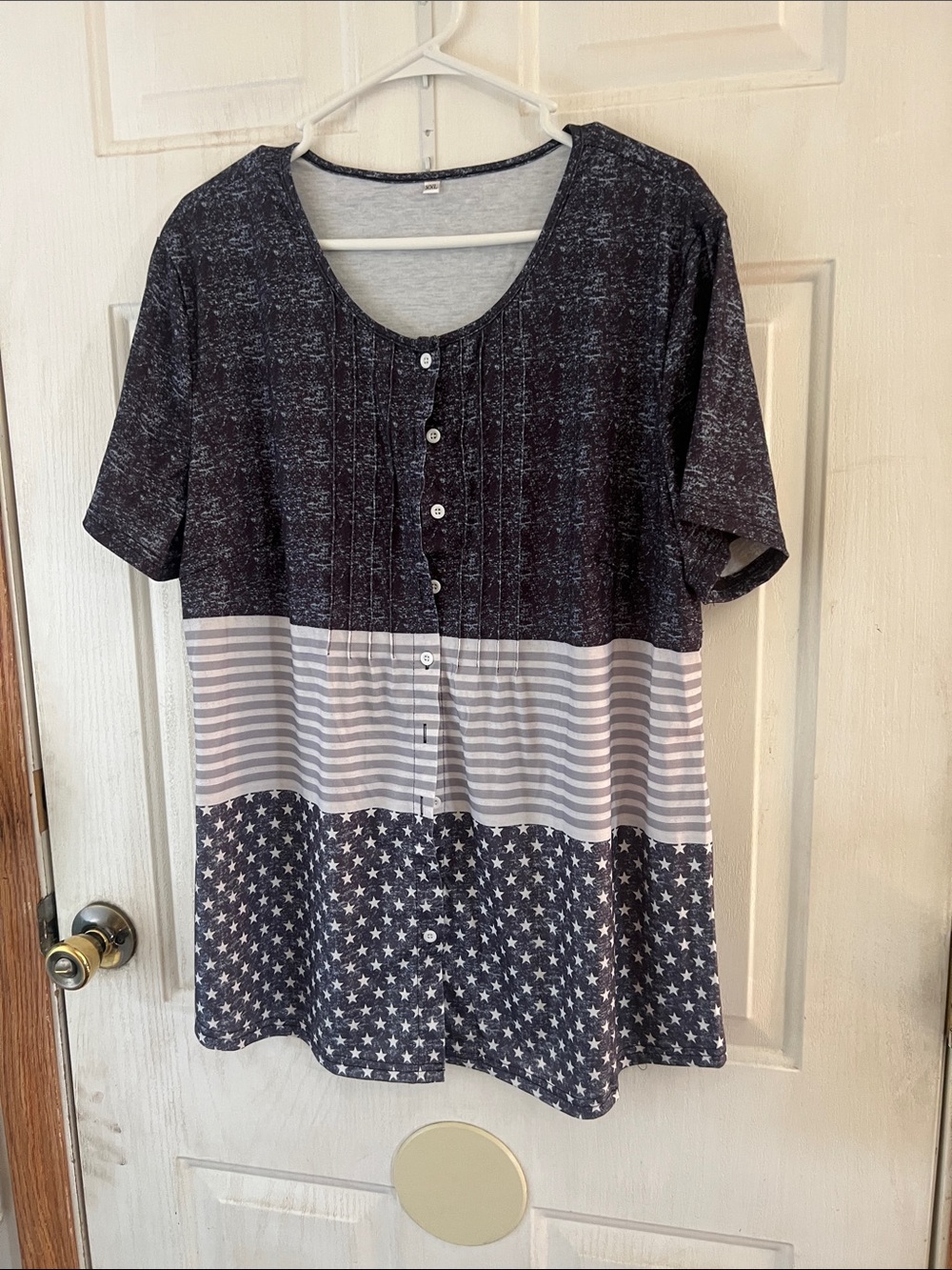 Button-Front Mixed-Pattern Short Sleeve Top in Navy and White